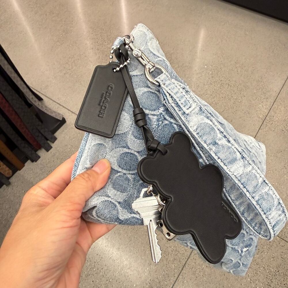 Coach Pouch In Loved Signature Denim With Charms CEU09 Silver/Light Indigo - Picture 2 of 9